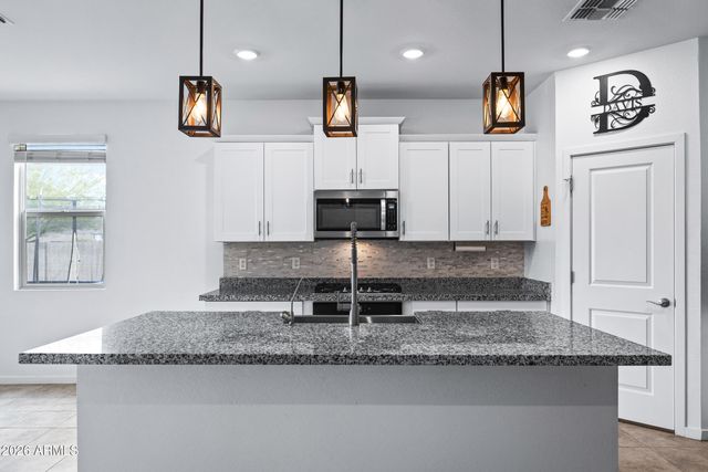 33818 N BEEBLOSSOM Trail, San Tan Valley, AZ 85144