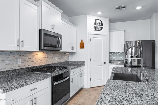 33818 N BEEBLOSSOM Trail, San Tan Valley, AZ 85144