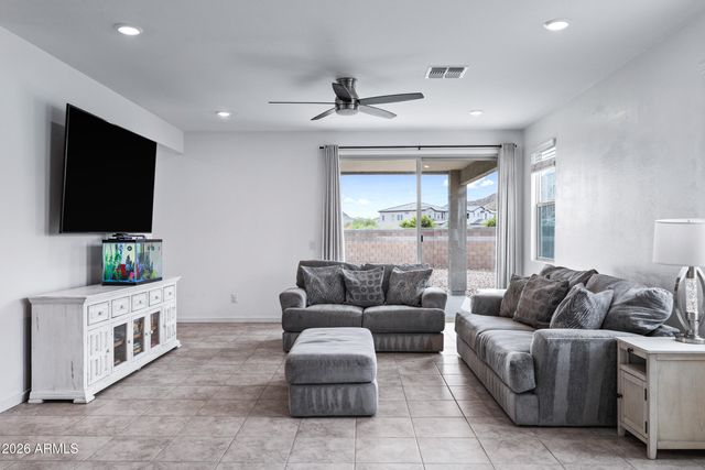 33818 N BEEBLOSSOM Trail, San Tan Valley, AZ 85144