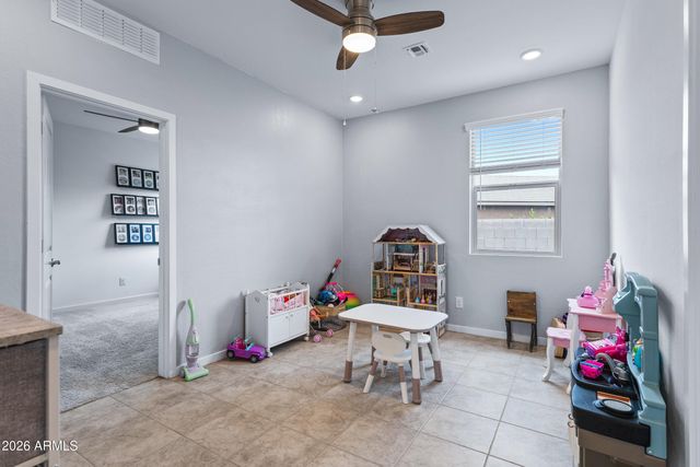 33818 N BEEBLOSSOM Trail, San Tan Valley, AZ 85144