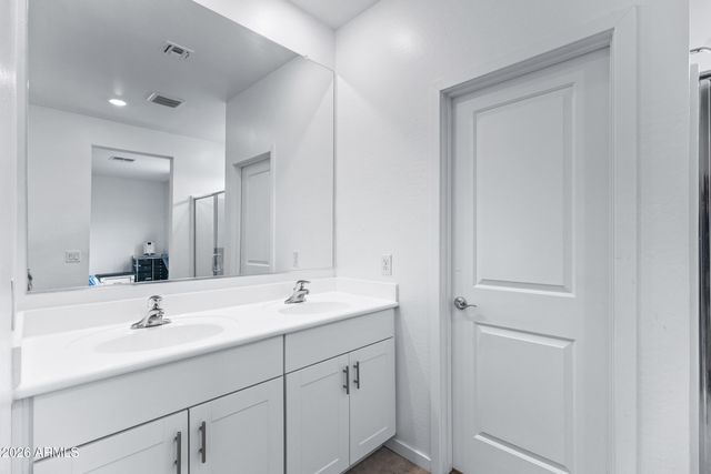 33818 N BEEBLOSSOM Trail, San Tan Valley, AZ 85144