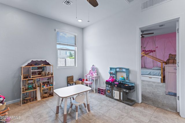 33818 N BEEBLOSSOM Trail, San Tan Valley, AZ 85144