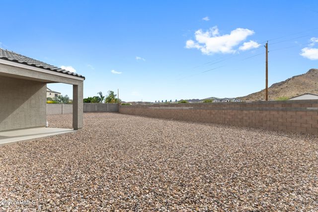 33818 N BEEBLOSSOM Trail, San Tan Valley, AZ 85144