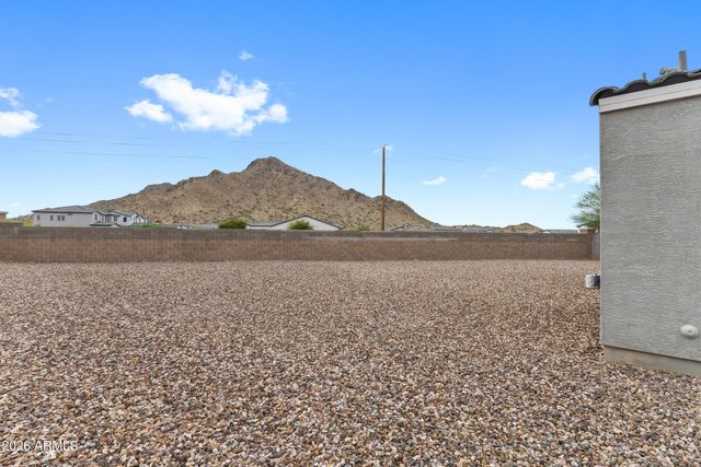 33818 N BEEBLOSSOM Trail, San Tan Valley, AZ 85144