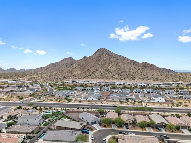 33818 N BEEBLOSSOM Trail, San Tan Valley, AZ 85144