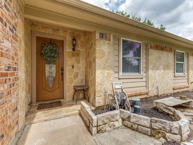 309 Georgetown Drive, Everman, TX 76140