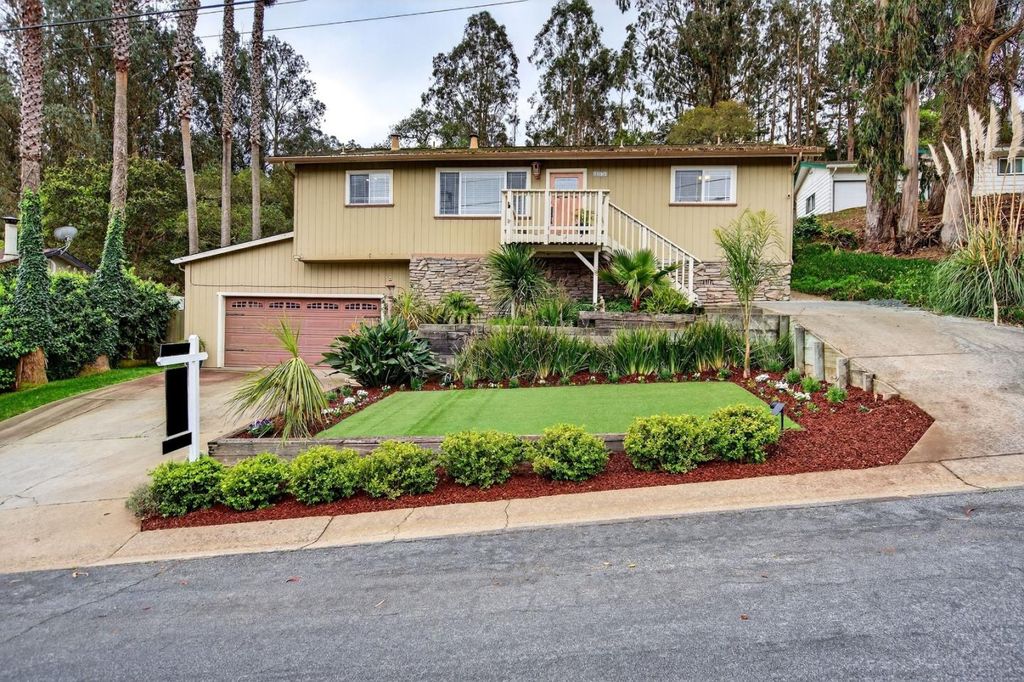 6870 Lakeview Drive, Salinas, CA 93907