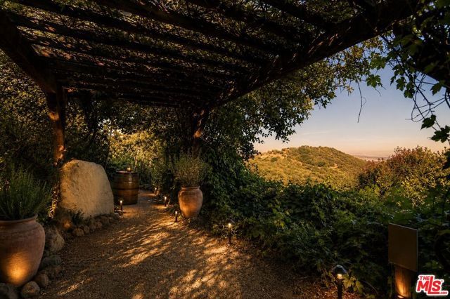 21965 Saddle Peak Road, Topanga (los Angeles), CA 90290