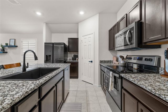 583 Taggart TRL, Jarrell, TX 76537