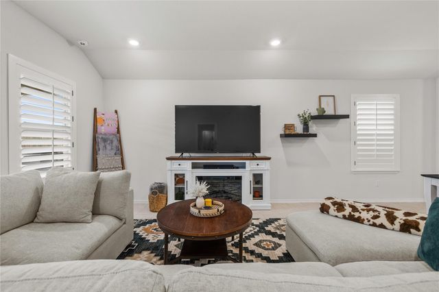 583 Taggart TRL, Jarrell, TX 76537