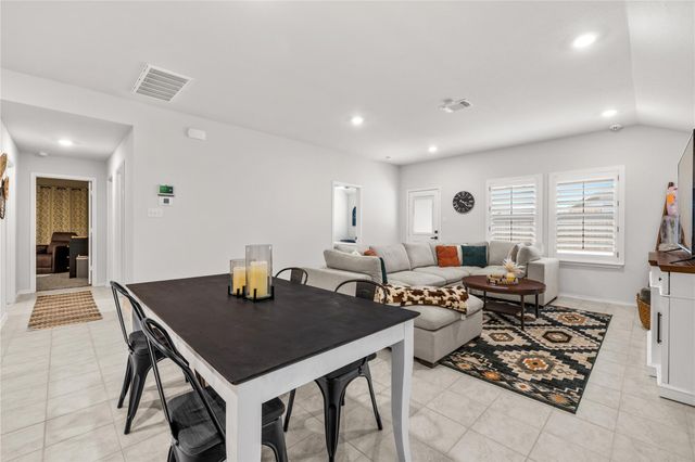 583 Taggart TRL, Jarrell, TX 76537