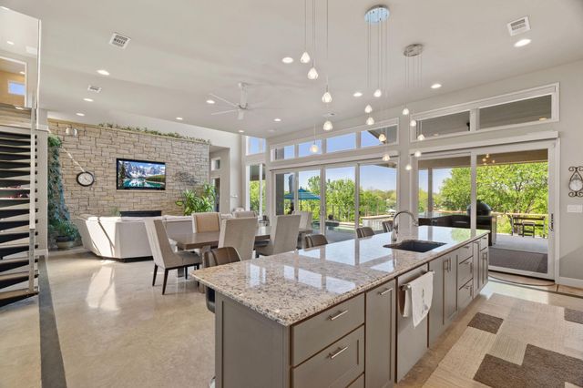 132 Rock N Robyn TRL, Horseshoe Bay, TX 78657