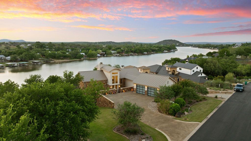 132 Rock N Robyn TRL, Horseshoe Bay, TX 78657