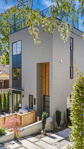 8037 Wallingford Avenue N, Seattle, WA 98103