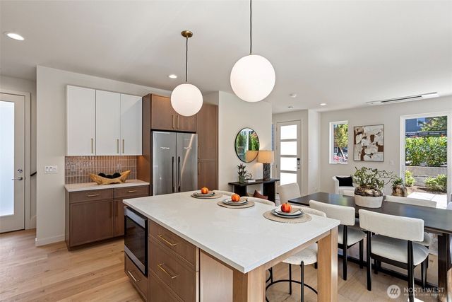 8037 Wallingford Avenue N, Seattle, WA 98103