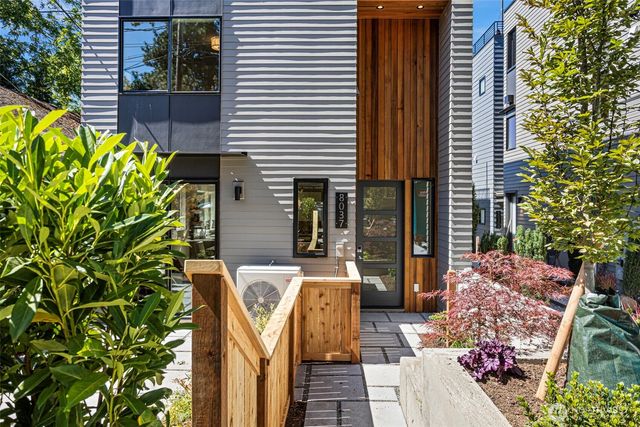 8037 Wallingford Avenue N, Seattle, WA 98103
