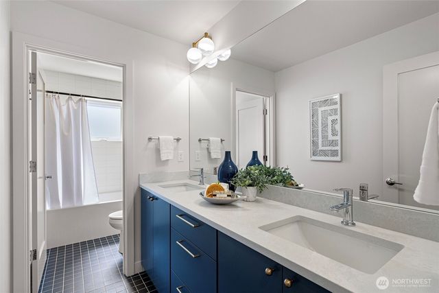 8037 Wallingford Avenue N, Seattle, WA 98103