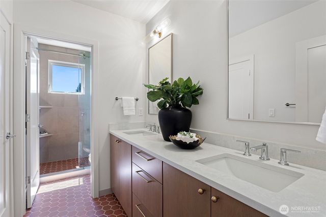 8037 Wallingford Avenue N, Seattle, WA 98103