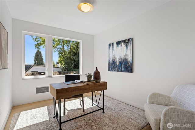 8037 Wallingford Avenue N, Seattle, WA 98103