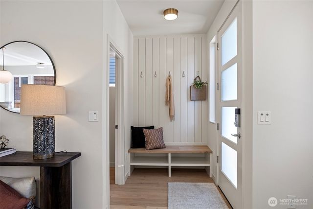 8037 Wallingford Avenue N, Seattle, WA 98103