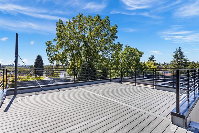 8037 Wallingford Avenue N, Seattle, WA 98103