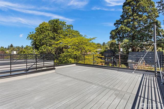 8037 Wallingford Avenue N, Seattle, WA 98103