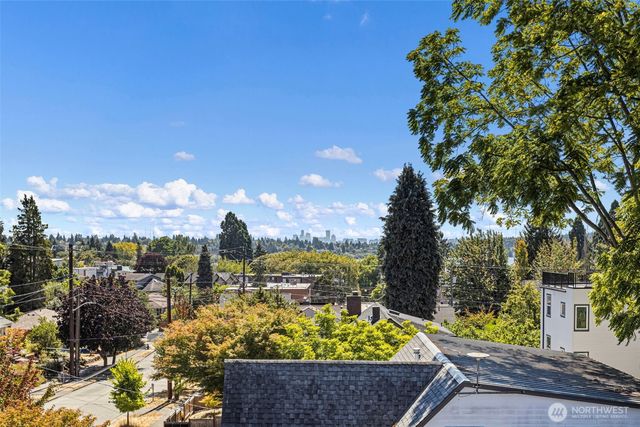 8037 Wallingford Avenue N, Seattle, WA 98103