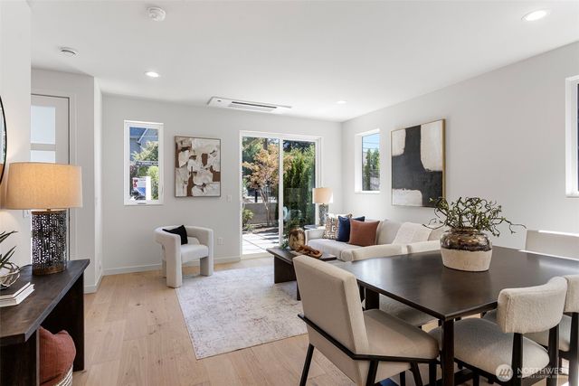 8037 Wallingford Avenue N, Seattle, WA 98103