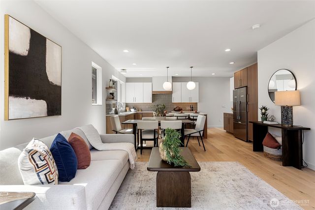 8037 Wallingford Avenue N, Seattle, WA 98103