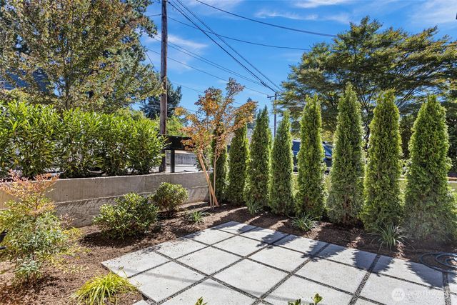 8037 Wallingford Avenue N, Seattle, WA 98103