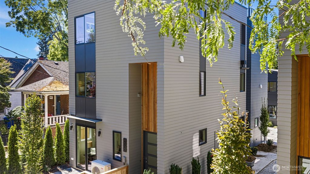 8037 Wallingford Avenue N, Seattle, WA 98103