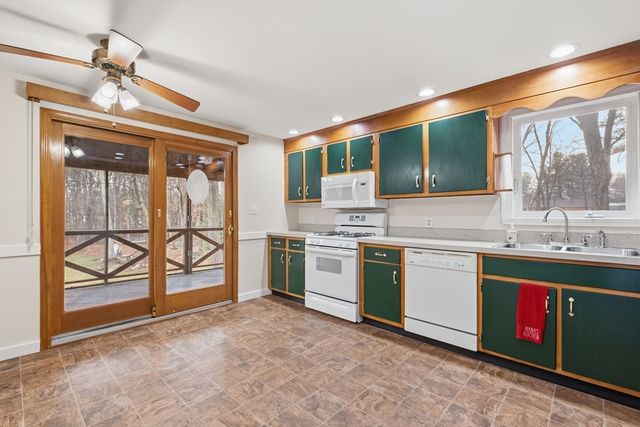 18 Moosewood St, Billerica, MA 01821