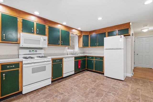 18 Moosewood St, Billerica, MA 01821