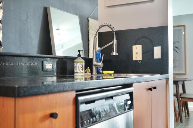 2200 NE 4th Ave 503, Miami, FL 33137