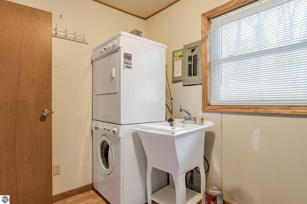 Image 25 of property listing at 103 Red Bird Legion Drive, Roscommon, MI 48653