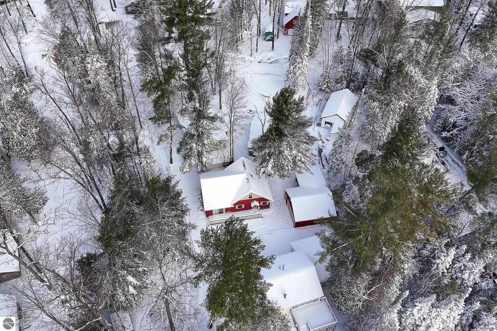 Image 3 of property listing at 103 Red Bird Legion Drive, Roscommon, MI 48653