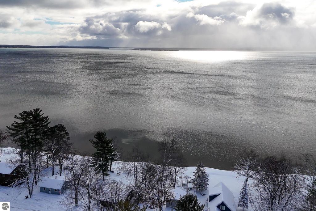 Image 6 of property listing at 103 Red Bird Legion Drive, Roscommon, MI 48653