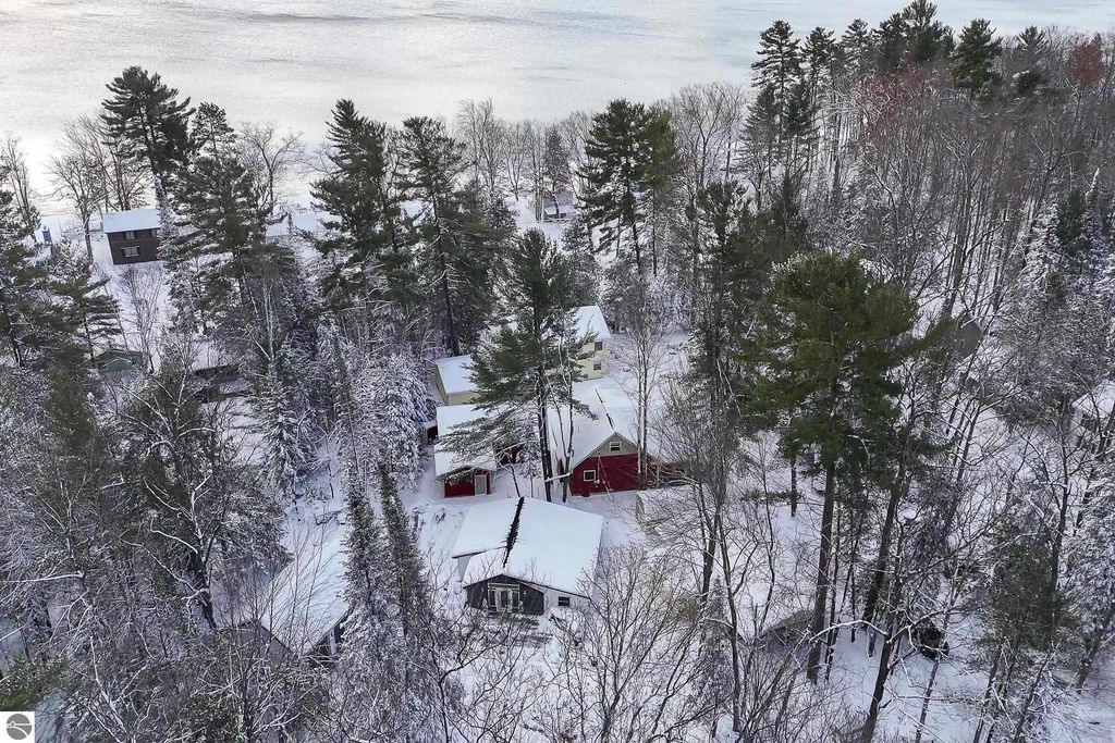 Image 8 of property listing at 103 Red Bird Legion Drive, Roscommon, MI 48653