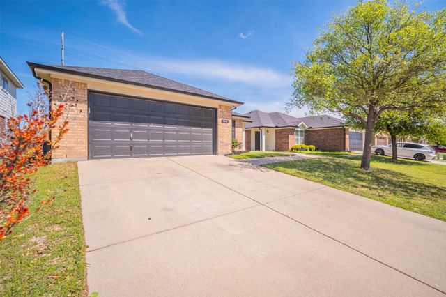 9844 Sparrow Hawk Lane, Fort Worth, TX 76108