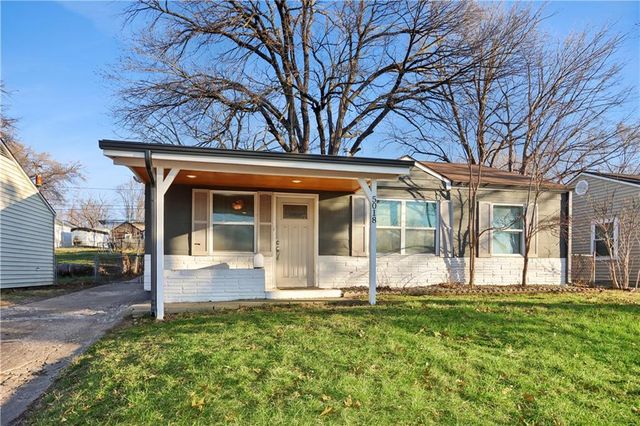 5018 Crest Drive, Kansas City, KS 66106