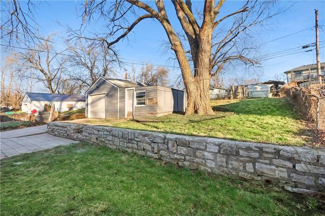 5018 Crest Drive, Kansas City, KS 66106