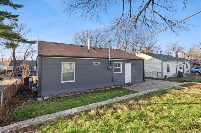 5018 Crest Drive, Kansas City, KS 66106