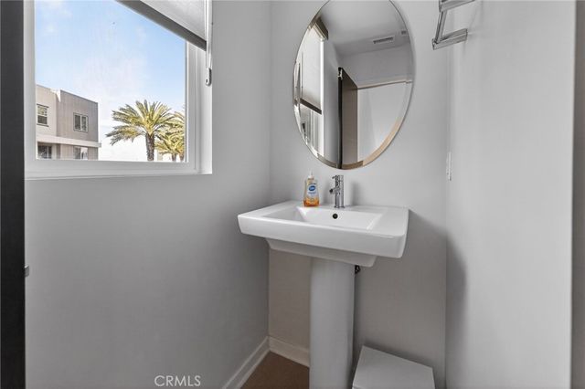 1015 Somerton, Costa Mesa, CA 92627