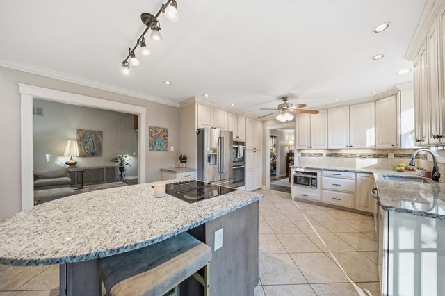 1829 E CHURCHILL DWNS, Germantown, TN 38138