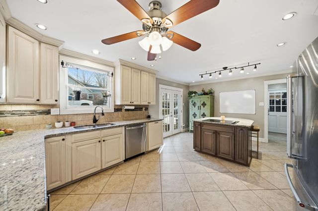 1829 E CHURCHILL DWNS, Germantown, TN 38138