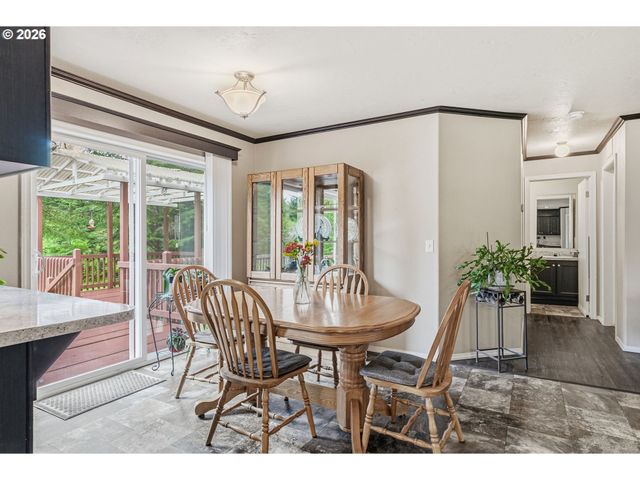 1047 BEAVER CREEK Rd, Cathlamet, WA 98612