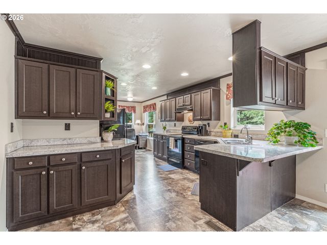 1047 BEAVER CREEK Rd, Cathlamet, WA 98612