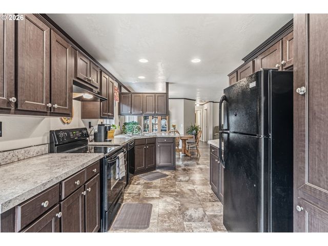 1047 BEAVER CREEK Rd, Cathlamet, WA 98612