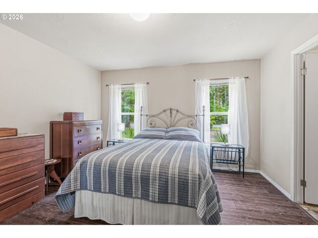 1047 BEAVER CREEK Rd, Cathlamet, WA 98612