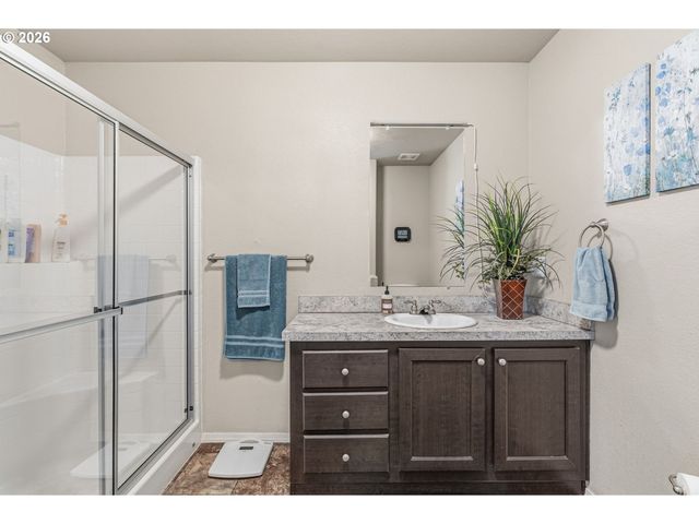 1047 BEAVER CREEK Rd, Cathlamet, WA 98612